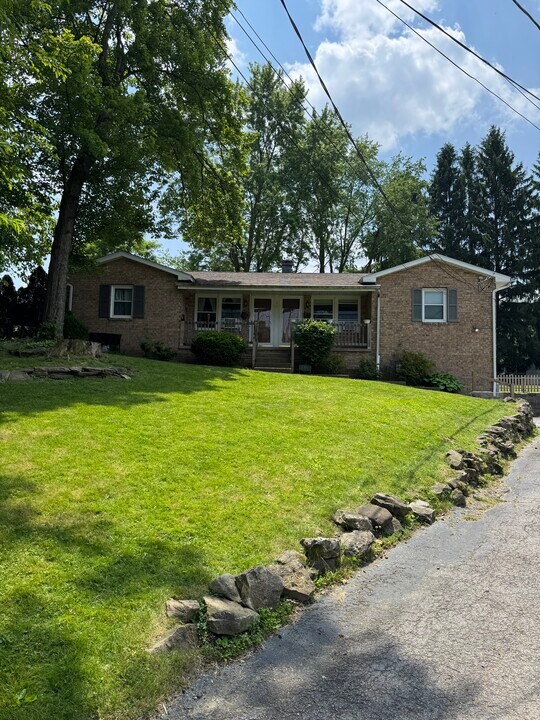 80 Mary Ann Ln, Unit 1 in Youngstown, OH - Foto de edificio