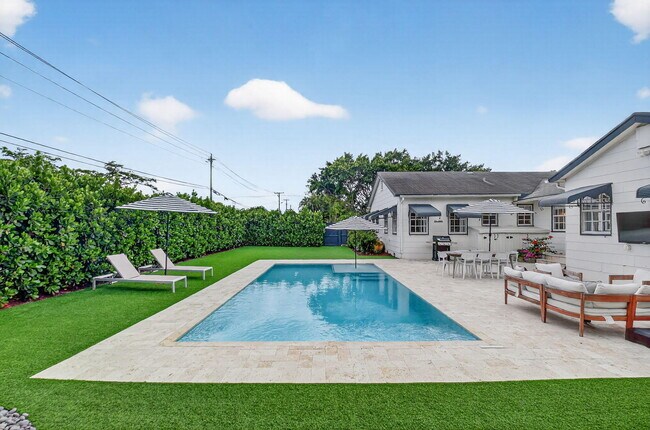 1001 Avon Rd in West Palm Beach, FL - Building Photo - Building Photo