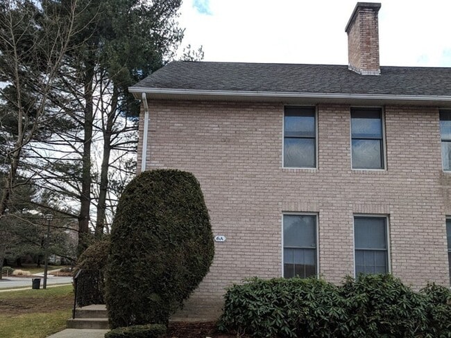 6 Mansion Woods Dr in Agawam, MA - Building Photo - Building Photo