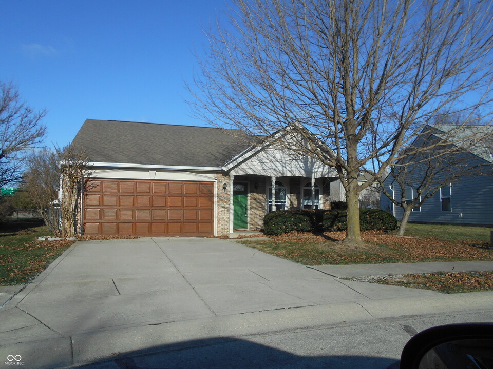 6304 Pickwick Ct in Zionsville, IN - Building Photo