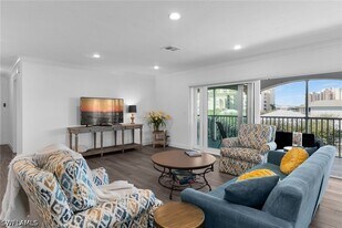 1020 Swallow Ave in Marco Island, FL - Building Photo