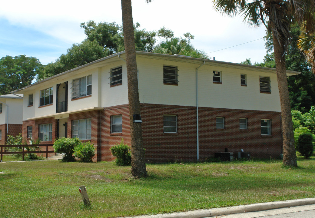 320 W Howry Ave in DeLand, FL - Building Photo