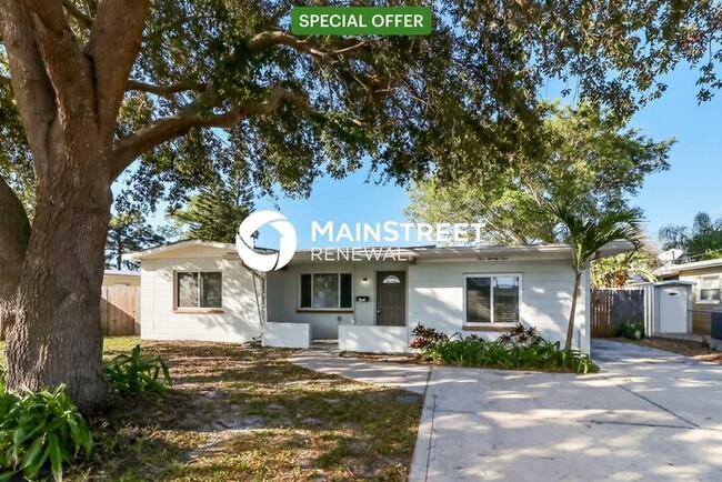 property at 121 Sunlit Cove Dr NE