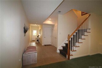 49 Woodcrest Ln in Danbury, CT - Building Photo - Building Photo