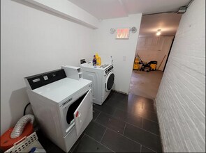 19-30-30 Grove St in Queens, NY - Building Photo - Building Photo