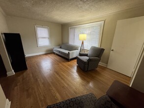 5215 Huntington Ave in Newport News, VA - Building Photo - Building Photo