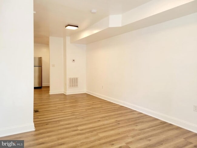 property at 128 E Pall Mall St