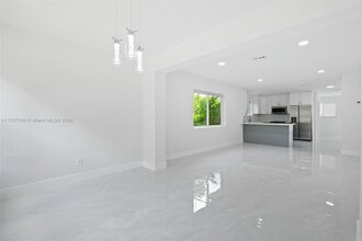 2227 SW 17th St in Miami, FL - Building Photo - Building Photo