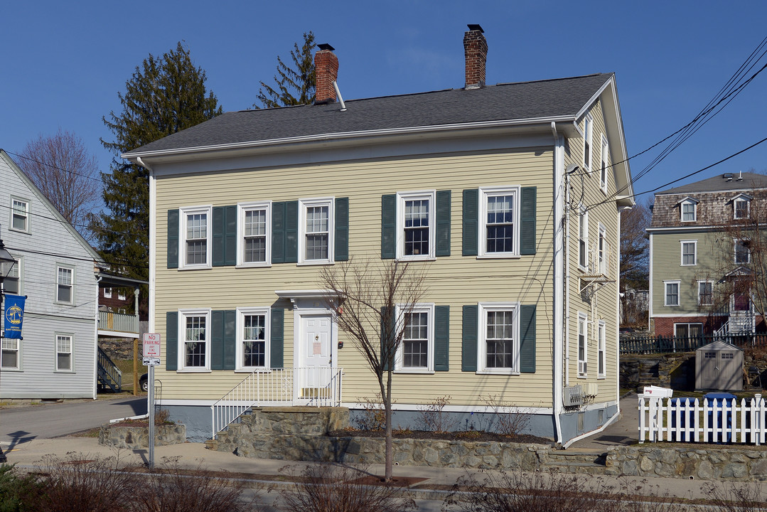 70 King St in East Greenwich, RI - Building Photo