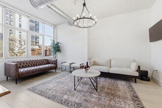 811 4th St NW, Unit 414 in Washington, DC - Foto de edificio - Building Photo