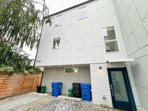 941 N 91st St in Seattle, WA - Building Photo - Building Photo