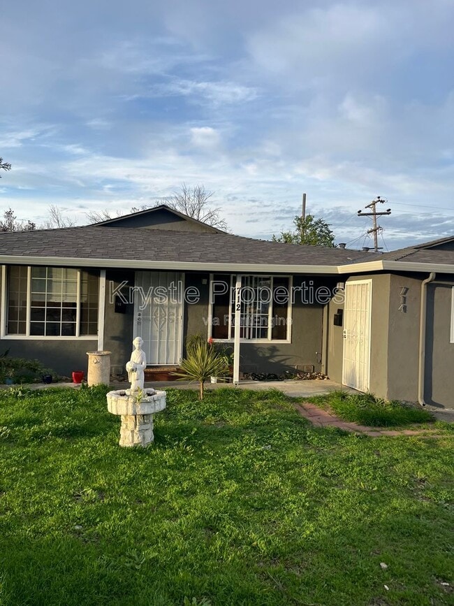 property at 714 Gateway Dr