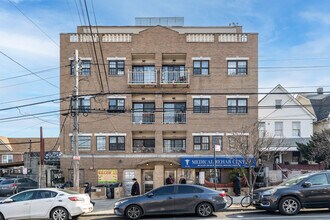 3717-3719 108th St in Corona, NY - Foto de edificio - Building Photo