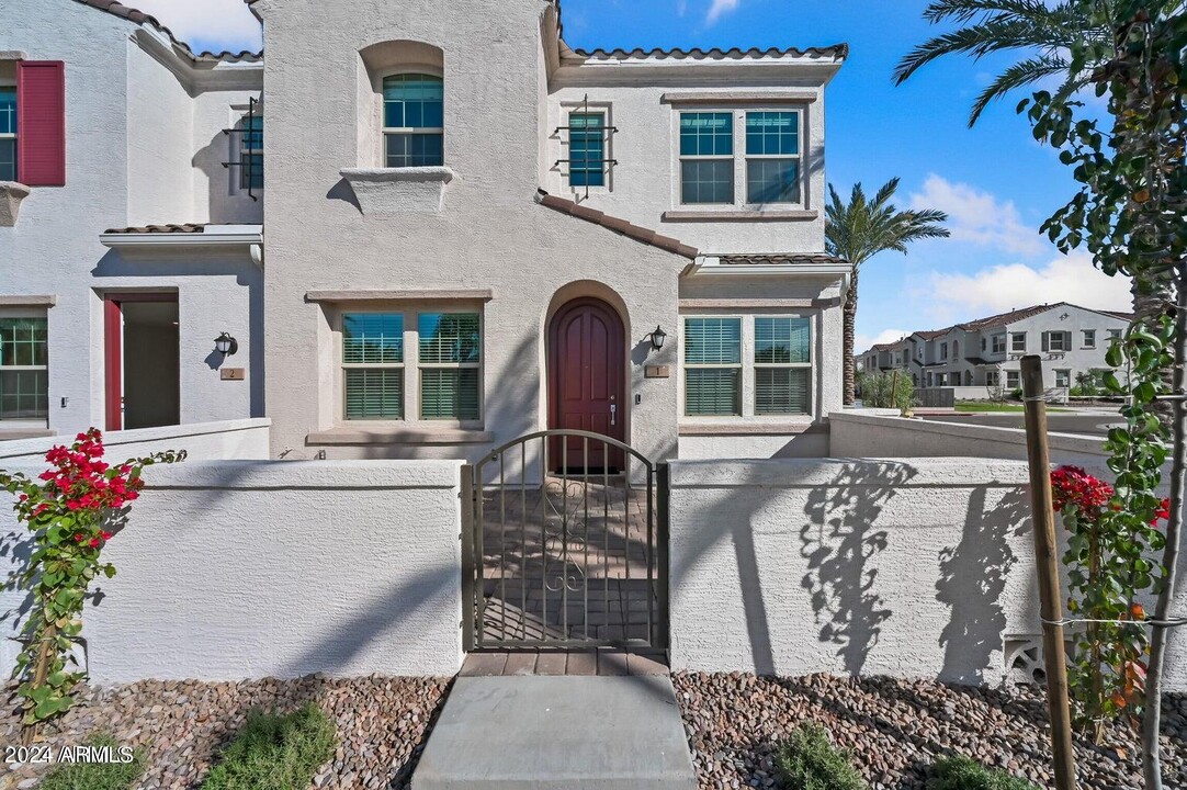 4077 S Sabrina Dr in Chandler, AZ - Building Photo