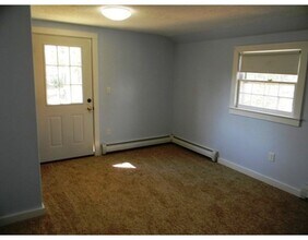 119 Great Rd-Unit -B in Bedford, MA - Foto de edificio - Building Photo