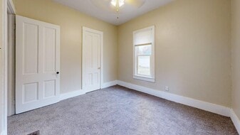 919 Douglas Ave in Ames, IA - Building Photo