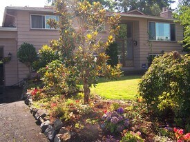 7451 NE 146th St, Unit Finn Hill in Kenmore, WA - Building Photo