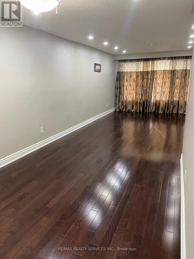 7731 Redstone Rd in Mississauga, ON - Building Photo - Building Photo