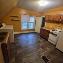 825 Madison St in Vermillion, SD - Building Photo