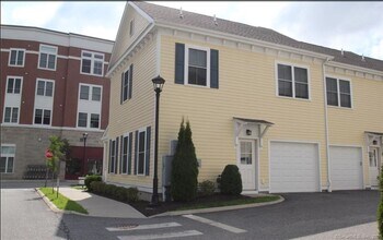 1 Sherwood St in Storrs Mansfield, CT - Foto de edificio - Building Photo