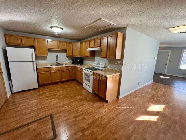 704 W Superior St in Ottawa, IL - Building Photo - Building Photo