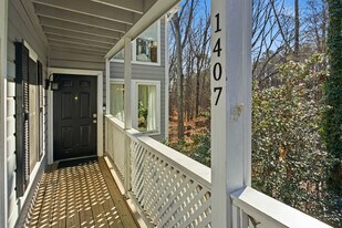1407 Vicksburg Pl in Atlanta, GA - Building Photo
