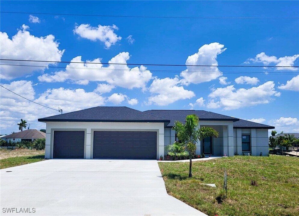 231 NW 8th Terrace in Cape Coral, FL - Building Photo