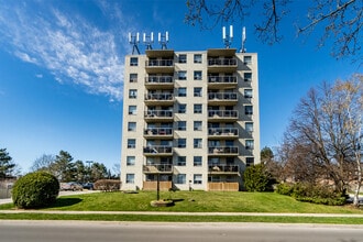 Longmoor Terrace Apartments in Burlington, ON - Building Photo - Building Photo