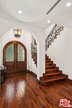 2108 San Ysidro Dr in Beverly Hills, CA - Building Photo - Building Photo