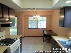5878 Cliff Path in San Antonio, TX - Building Photo - Building Photo