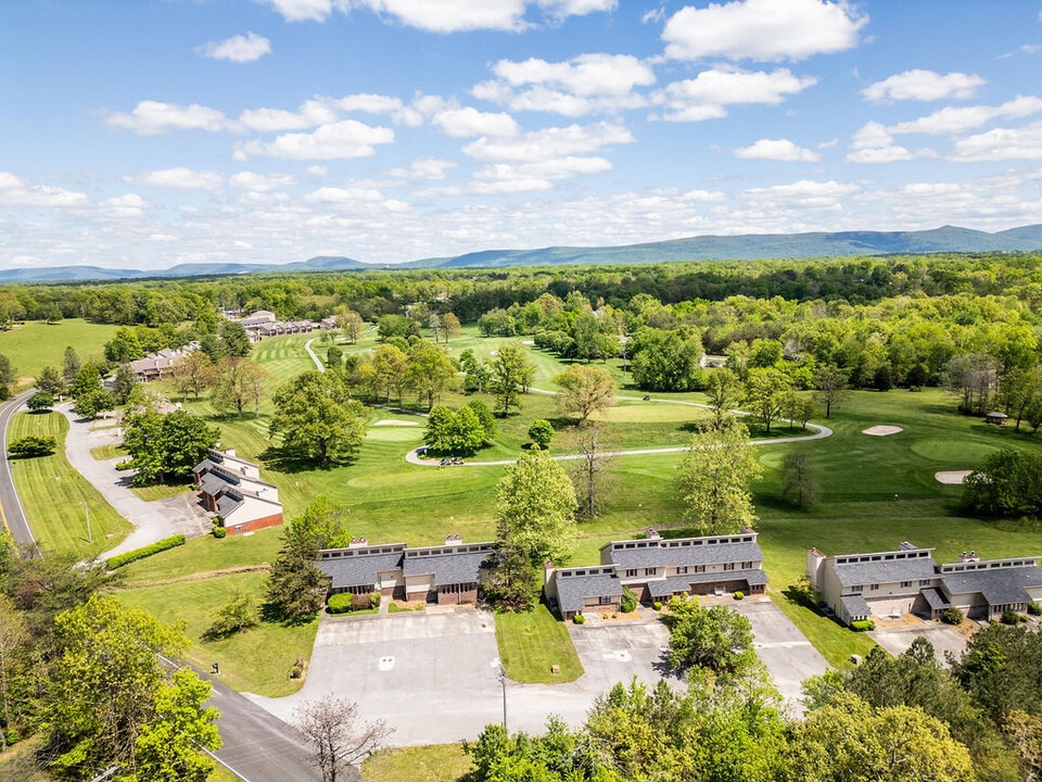 Hiawatha East in Crossville, TN - Foto de edificio