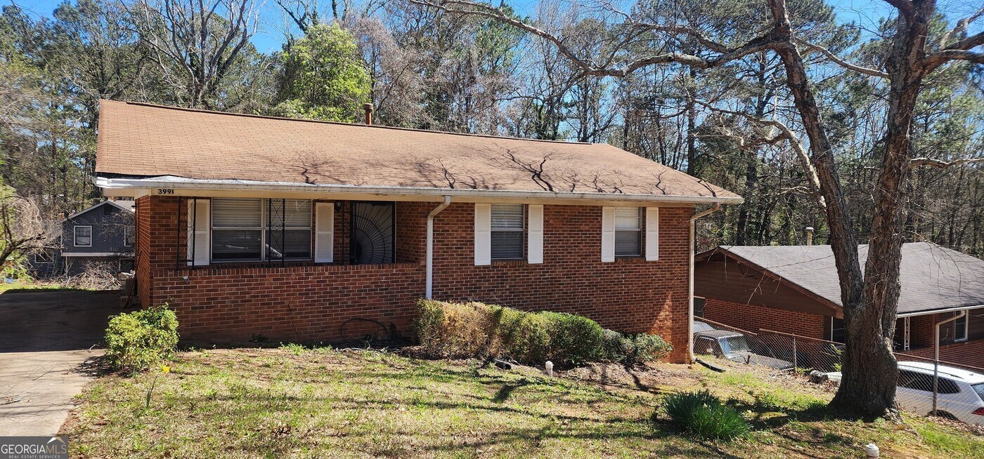 3991 Ester Dr SW in Atlanta, GA - Building Photo