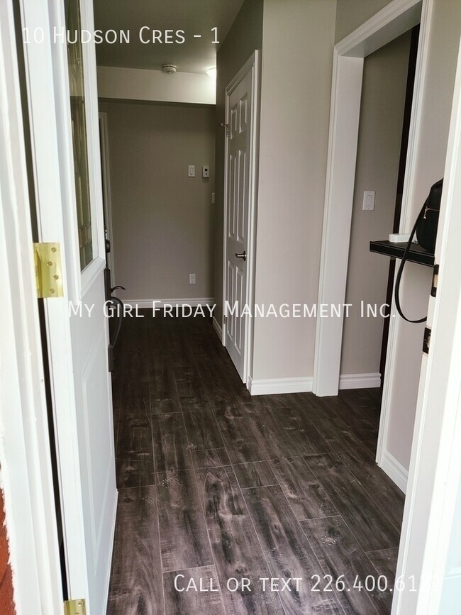 10 Hudson Crescent in Kitchener, ON - Building Photo - Building Photo