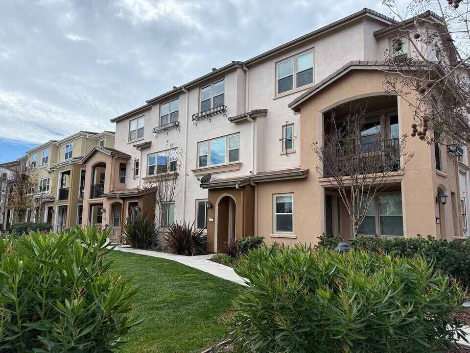 2797 Ferrara Cir in San Jose, CA - Building Photo