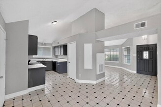 1634 Sunswept Terrace in Lewisville, TX - Foto de edificio - Building Photo