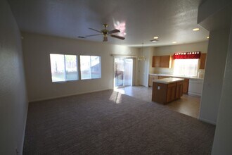 5511 Gold Poppy Way in Elk Grove, CA - Building Photo - Building Photo