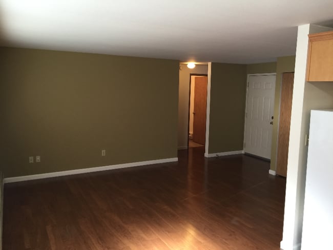 9445 Avondale Rd NE in Redmond, WA - Building Photo - Building Photo