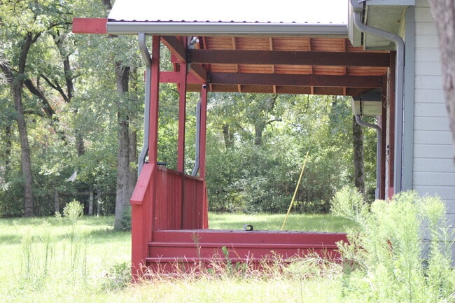 property at 1832 State Highway 75 S