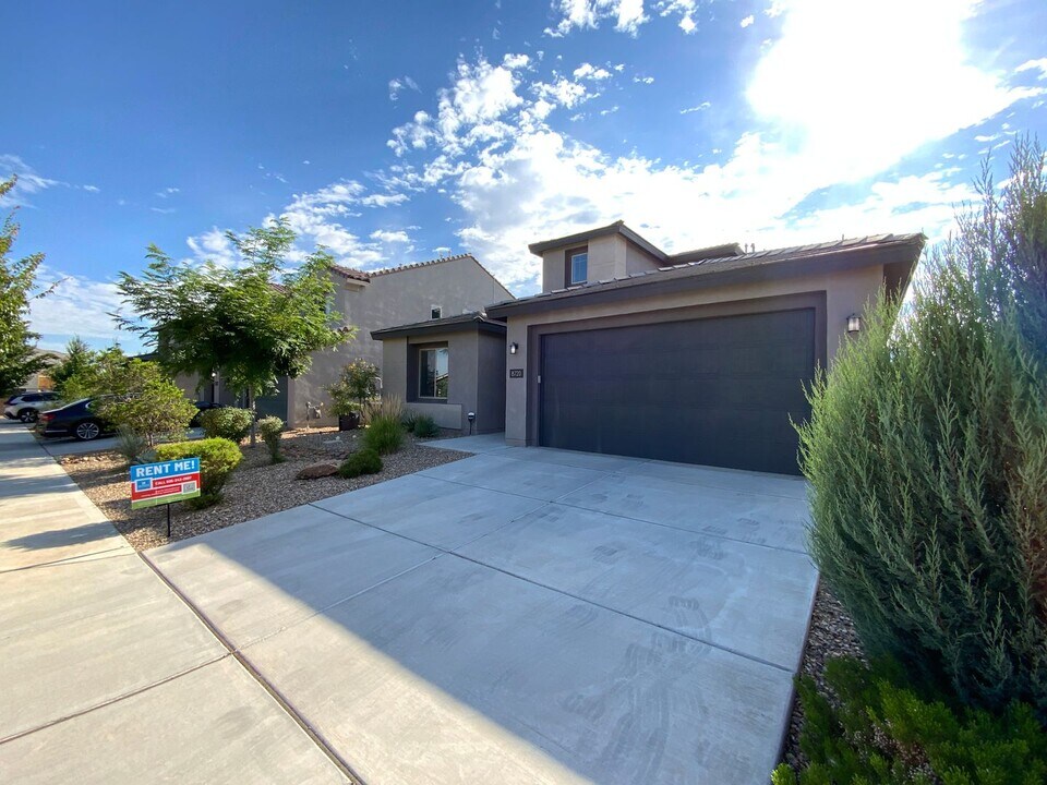 8720 La Pradera Way NE in Albuquerque, NM - Building Photo
