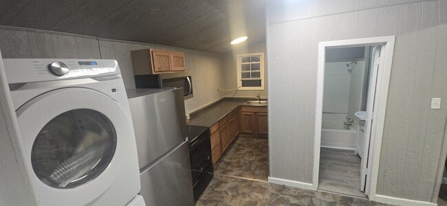 209 Burch St in Athens, WV - Building Photo - Building Photo