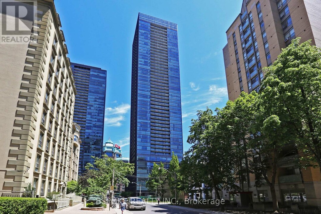 101-4101 Charles St E in Toronto, ON - Building Photo