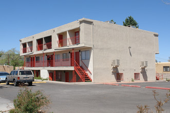 7615 Chico Rd NE in Albuquerque, NM - Building Photo - Building Photo