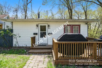 910 Sheridan Dr in Kalamazoo, MI - Building Photo - Building Photo