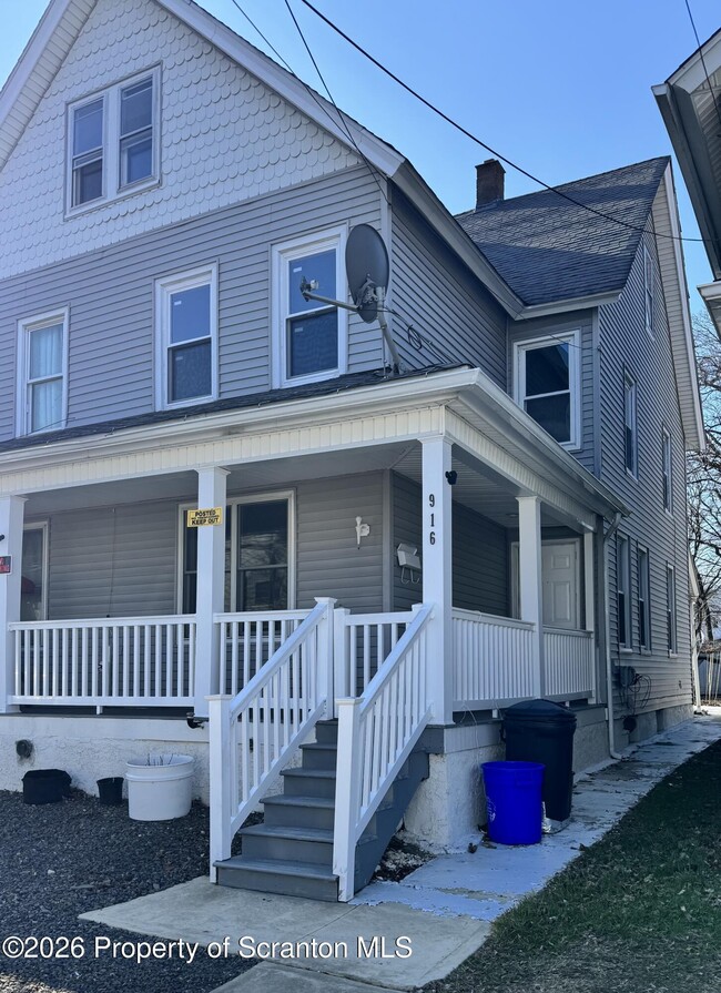 property at 916 S 9th Ave