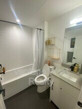 660-660 Cawston Ave in Kelowna, BC - Building Photo - Building Photo