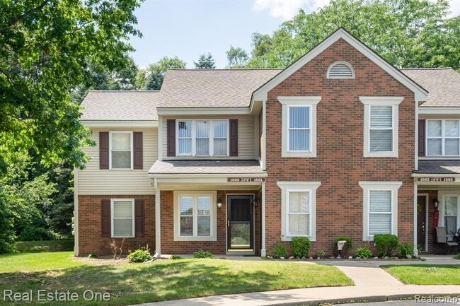 property at 1520 Porter Cir