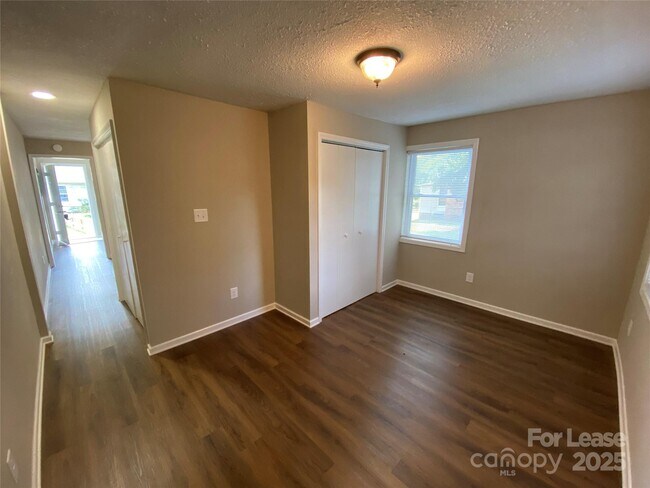 1625 Armstrong Frd Rd in Belmont, NC - Foto de edificio - Building Photo