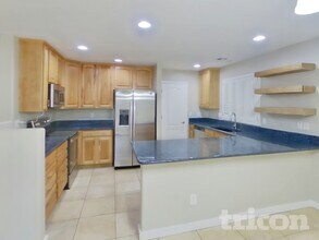 10733 W Taft St in Phoenix, AZ - Building Photo - Building Photo