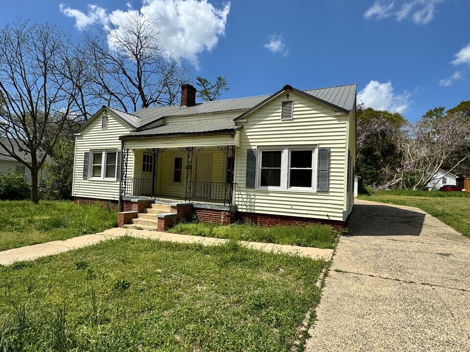 1011 Earl St in Shelby, NC - Building Photo