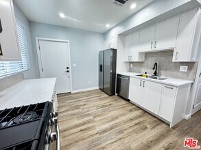 5637-5634 Homeside Ave in Los Angeles, CA - Building Photo - Building Photo